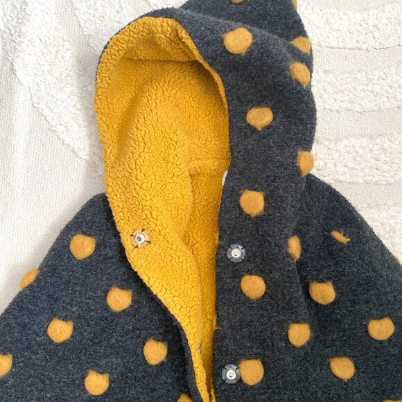 NWT ZARA Kids Fleece Lined Polka Dot Pom Pom Hooded Cape Size 3-4T - Picture 10 of 10